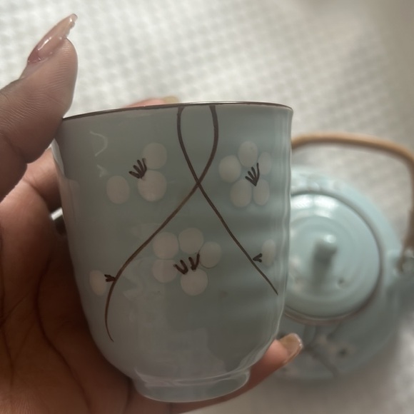 Light blue teapot with flowers design in white with tan accent bamboo handle - Picture 3 of 4